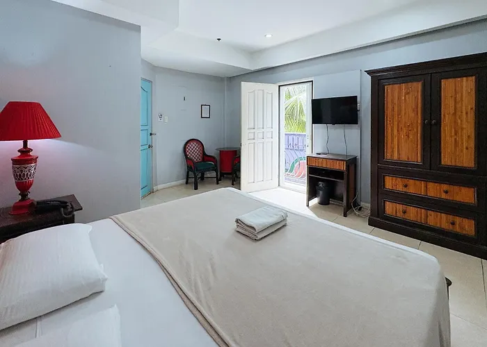 Hotel Le Carmen By Reddoorz